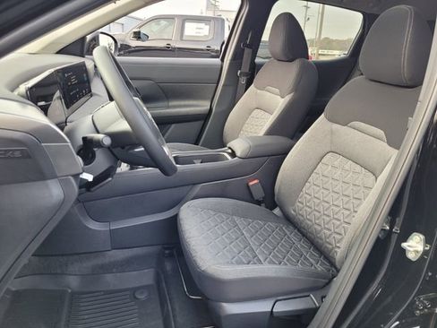 New 2026 Nissan Kicks SV w/ SV Premium Package FWD image 5