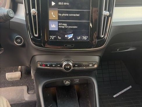 Used 2019 Volvo XC40 T5 Momentum image 11