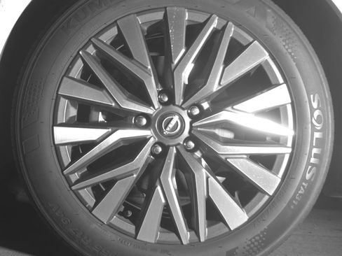Used 2025 Nissan Altima 2.5 SV FWD image 12