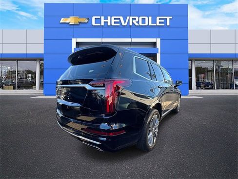 Used 2024 Cadillac XT6 Premium Luxury image 2