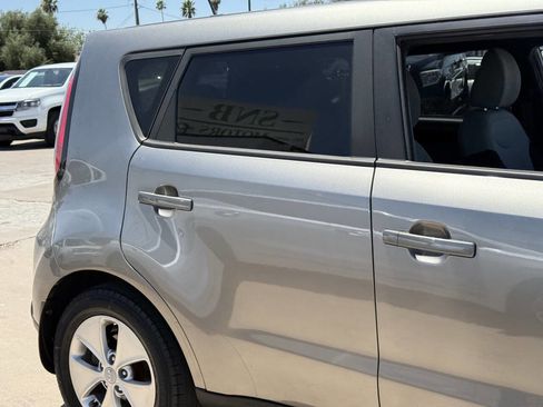 Used 2016 Kia Soul FWD image 24