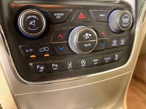 Used 2017 Jeep Grand Cherokee Overland w/ Jeep Active Safety Group image 32