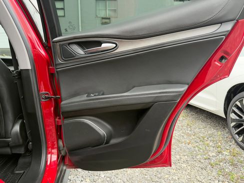 Used 2018 Alfa Romeo Stelvio Ti image 29