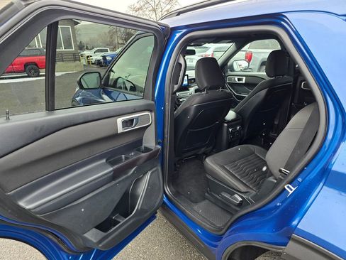 Used 2020 Ford Explorer XLT w/ Comfort Package image 16