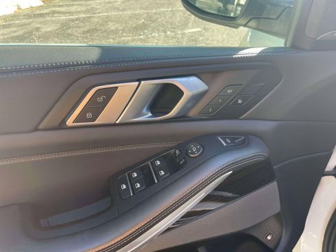 Used 2025 BMW X5 xDrive50e image 17