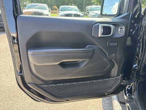 Used 2024 Jeep Wrangler Unlimited Sport AWD/4WD image 10