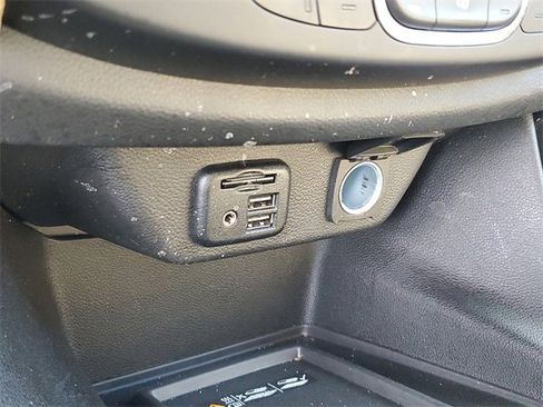 Used 2022 Chevrolet Traverse Premier image 30