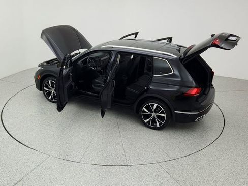 Used 2023 Volkswagen Tiguan SEL R-Line image 36