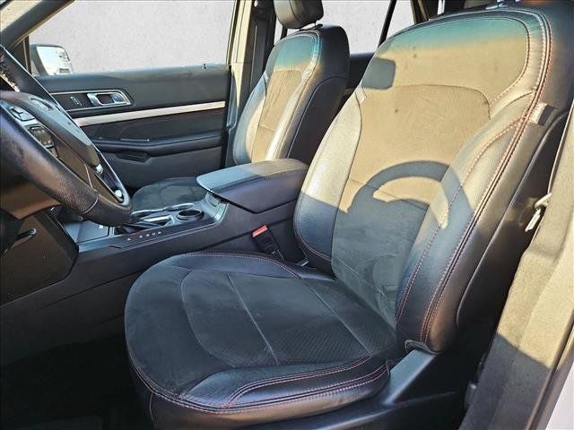 Used 2018 Ford Explorer XLT w/ Equipment Group 202A FWD image 16