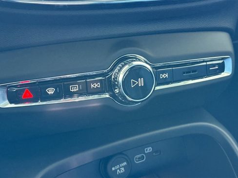 New 2026 Volvo XC40 B5 Plus w/ Protection Package Premier image 20