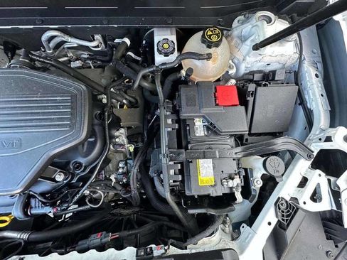 Used 2021 GMC Acadia SLE w/ Driver Convenience Package image 50