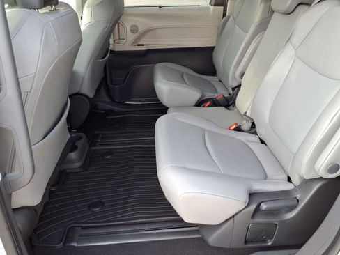 Used 2023 Toyota Sienna XLE image 11