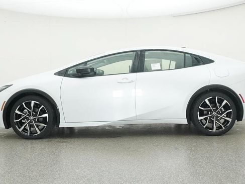 New 2026 Toyota Prius Plug-In Hybrid FWD image 39