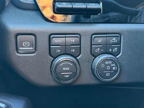 Used 2024 Chevrolet Silverado 1500 High Country w/ Technology Package image 18