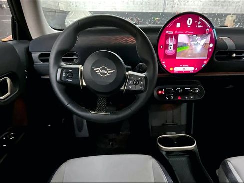 Used 2025 MINI Cooper 2-Door Hardtop image 8