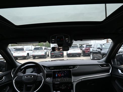 New 2026 Jeep Grand Cherokee Laredo image 23