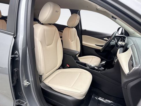 Used 2025 Buick Encore GX Sport Touring w/ Advanced Technology Package image 16