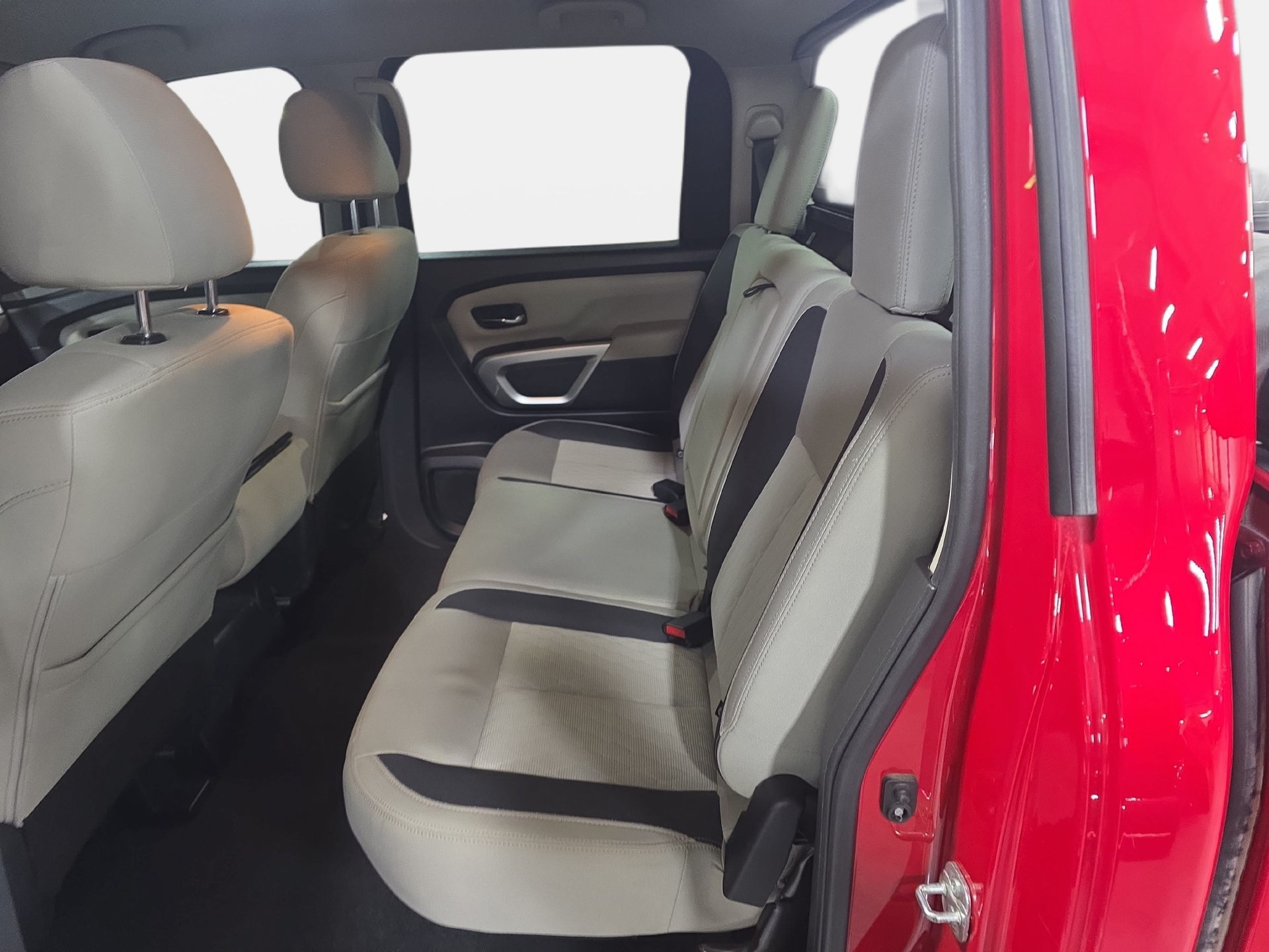 Used 2021 Nissan Titan SV w/ Accessory Utility Package AWD/4WD image 14