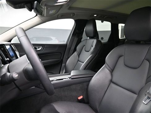 Used 2023 Volvo XC60 B5 Core w/ Climate Package image 9