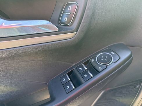 Used 2021 Ford Escape SE w/ SE Sport Appearance Package image 22