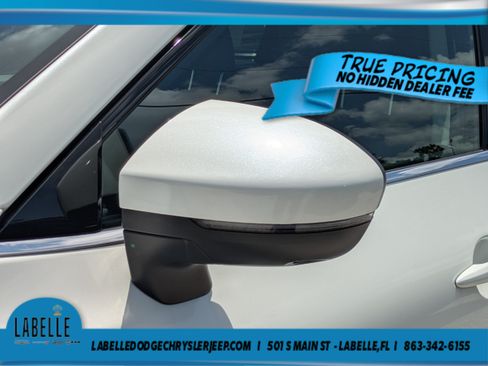 Used 2023 Nissan Pathfinder Platinum w/ Black Appearance Package AWD/4WD image 10