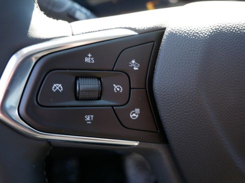 New 2026 Chevrolet Trax ACTIV w/ Sunroof Package FWD image 22