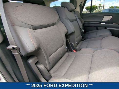Used 2025 Ford Expedition Active RWD image 22
