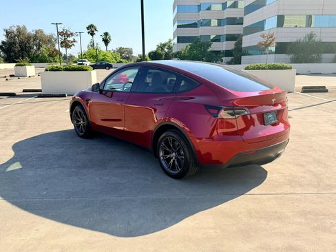 Used 2024 Tesla Model Y Long Range RWD image 15