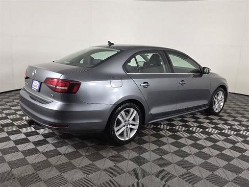 Used 2017 Volkswagen Jetta SEL image 3