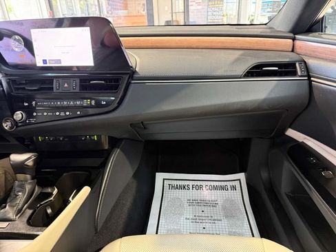 Used 2024 Lexus ES 350 w/ Premium Package FWD image 19