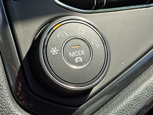 Used 2023 Volkswagen Tiguan SE image 25