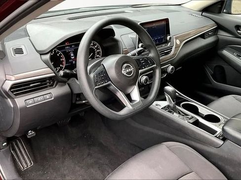 Used 2024 Nissan Altima 2.5 SV image 12