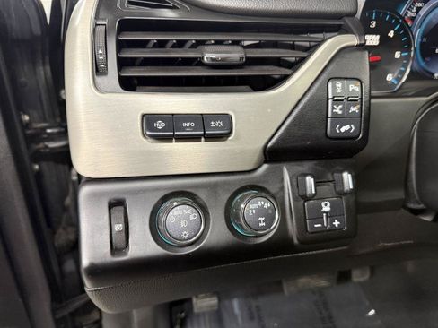 Used 2019 GMC Yukon XL Denali w/ Denali Ultimate Package AWD/4WD image 17