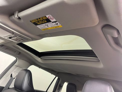 Used 2024 Toyota Highlander XLE image 22