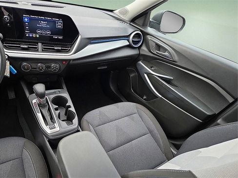 Certified 2025 Chevrolet Trax LS image 15