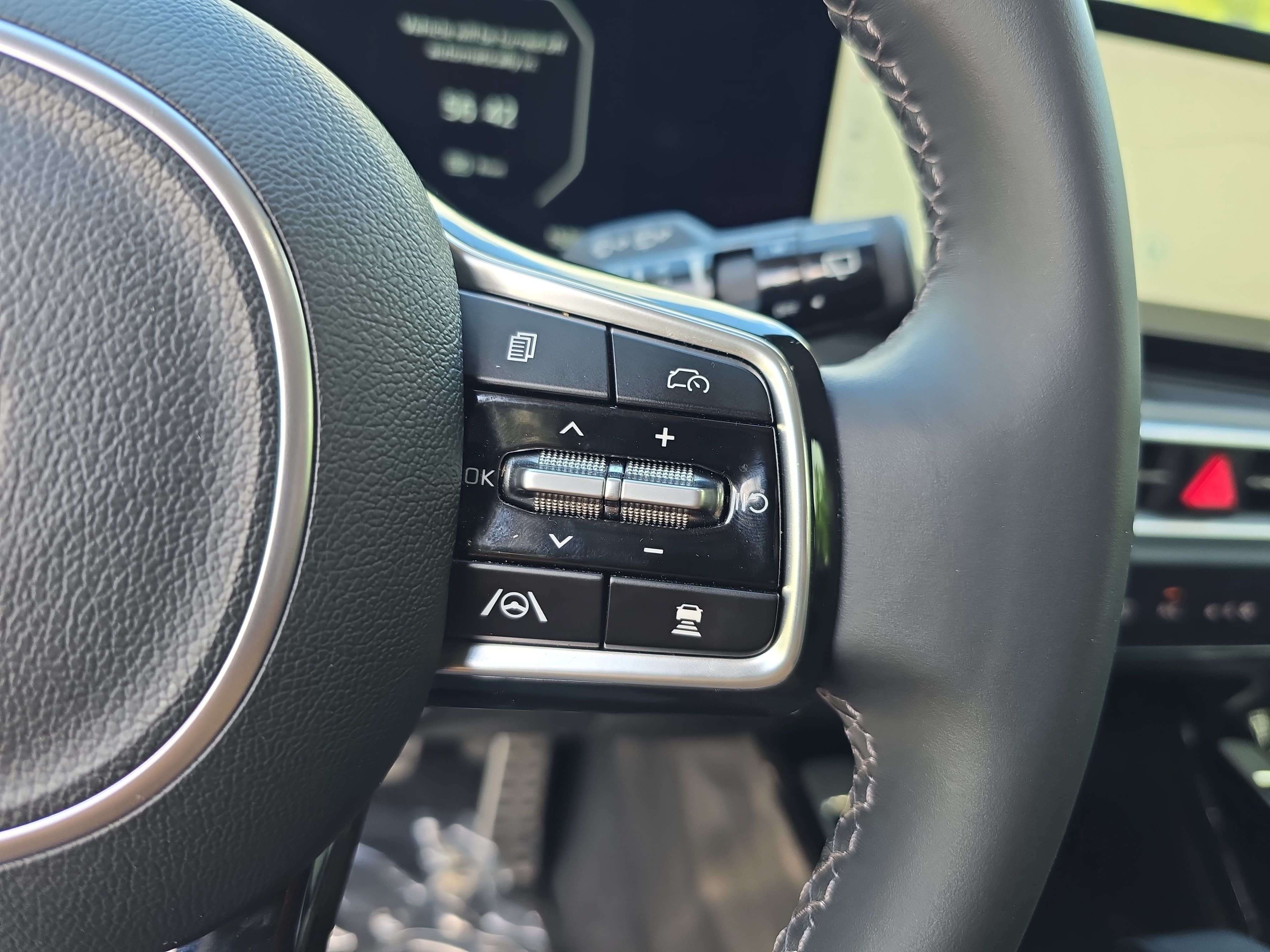 Used 2025 Kia Sorento SX FWD image 19