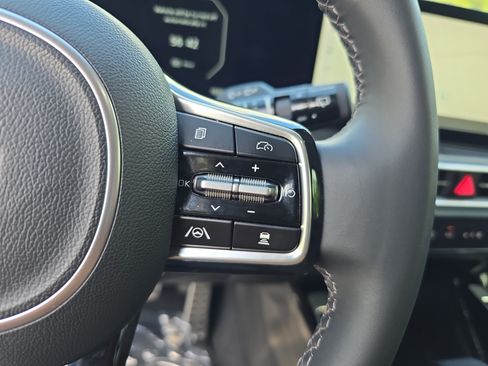 Used 2025 Kia Sorento SX FWD image 19