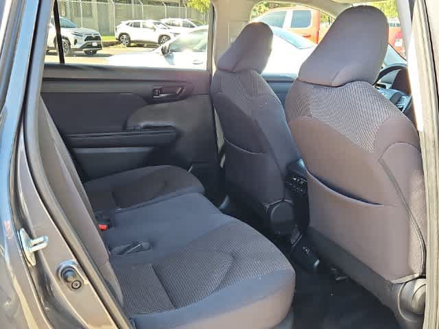 Used 2023 Toyota Highlander L FWD image 17