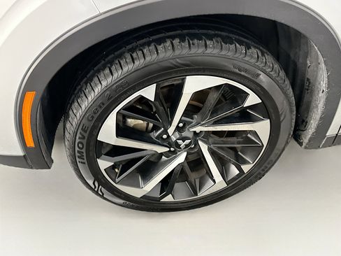 Used 2024 Mitsubishi Outlander SE image 11