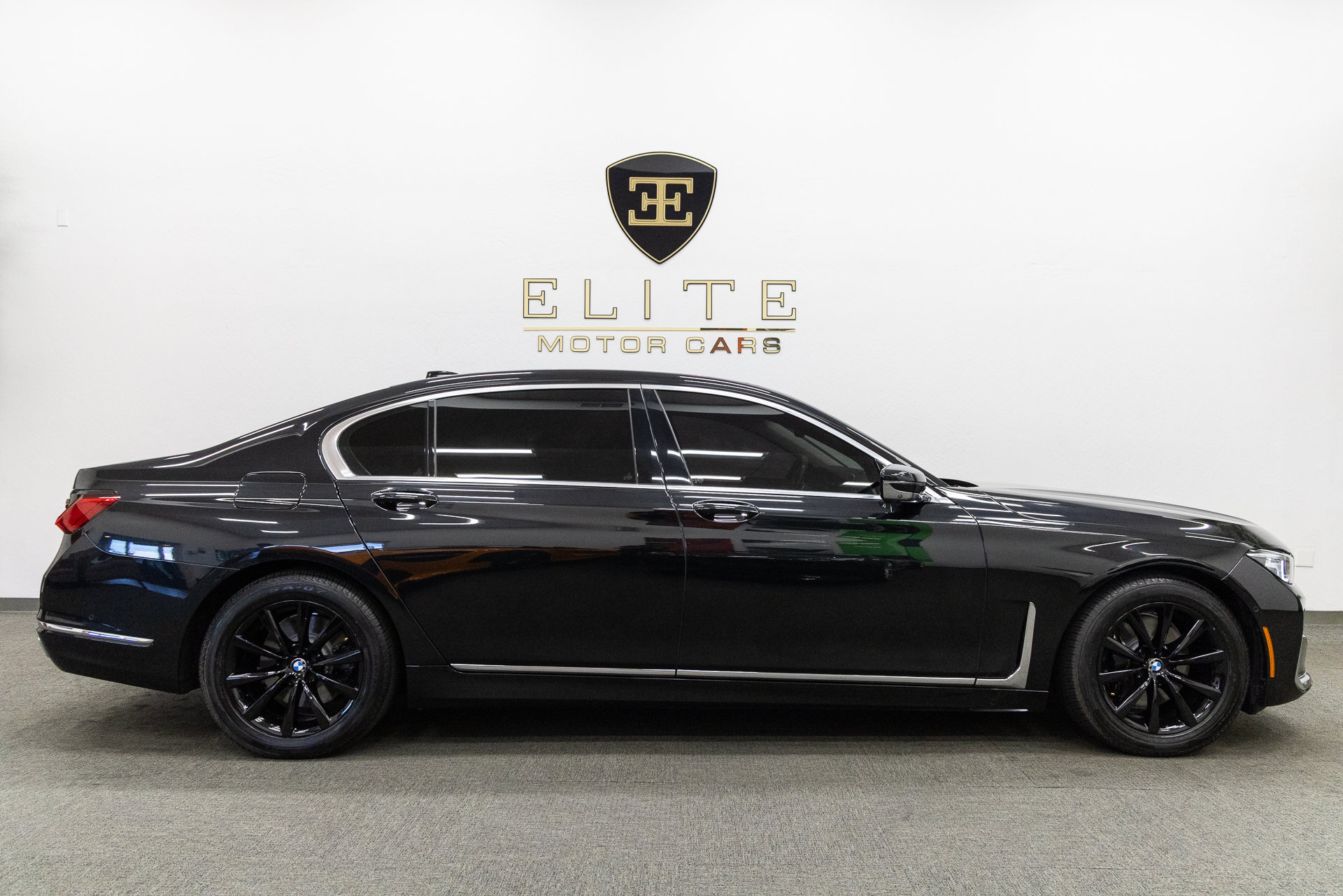 Used 2021 BMW 740i RWD image 10
