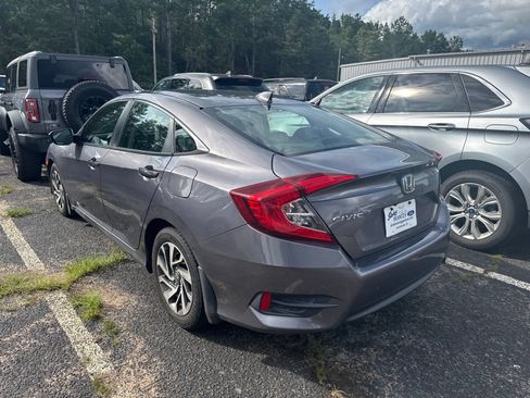 Used 2018 Honda Civic EX image 4