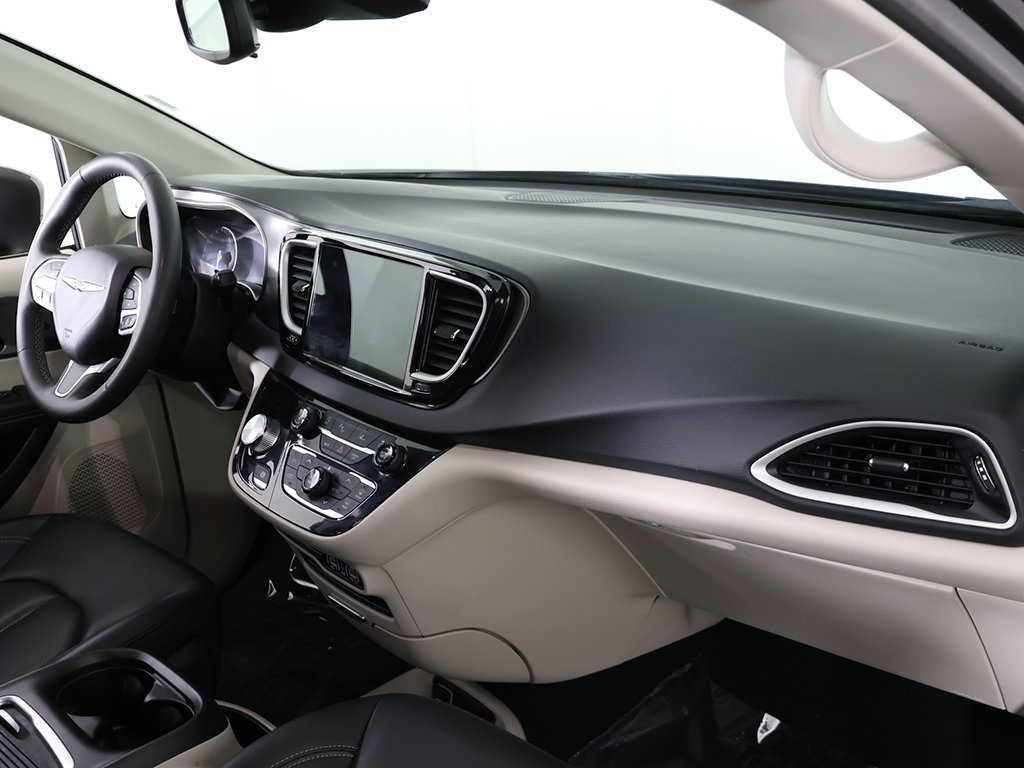 Used 2023 Chrysler Pacifica Touring-L FWD image 25