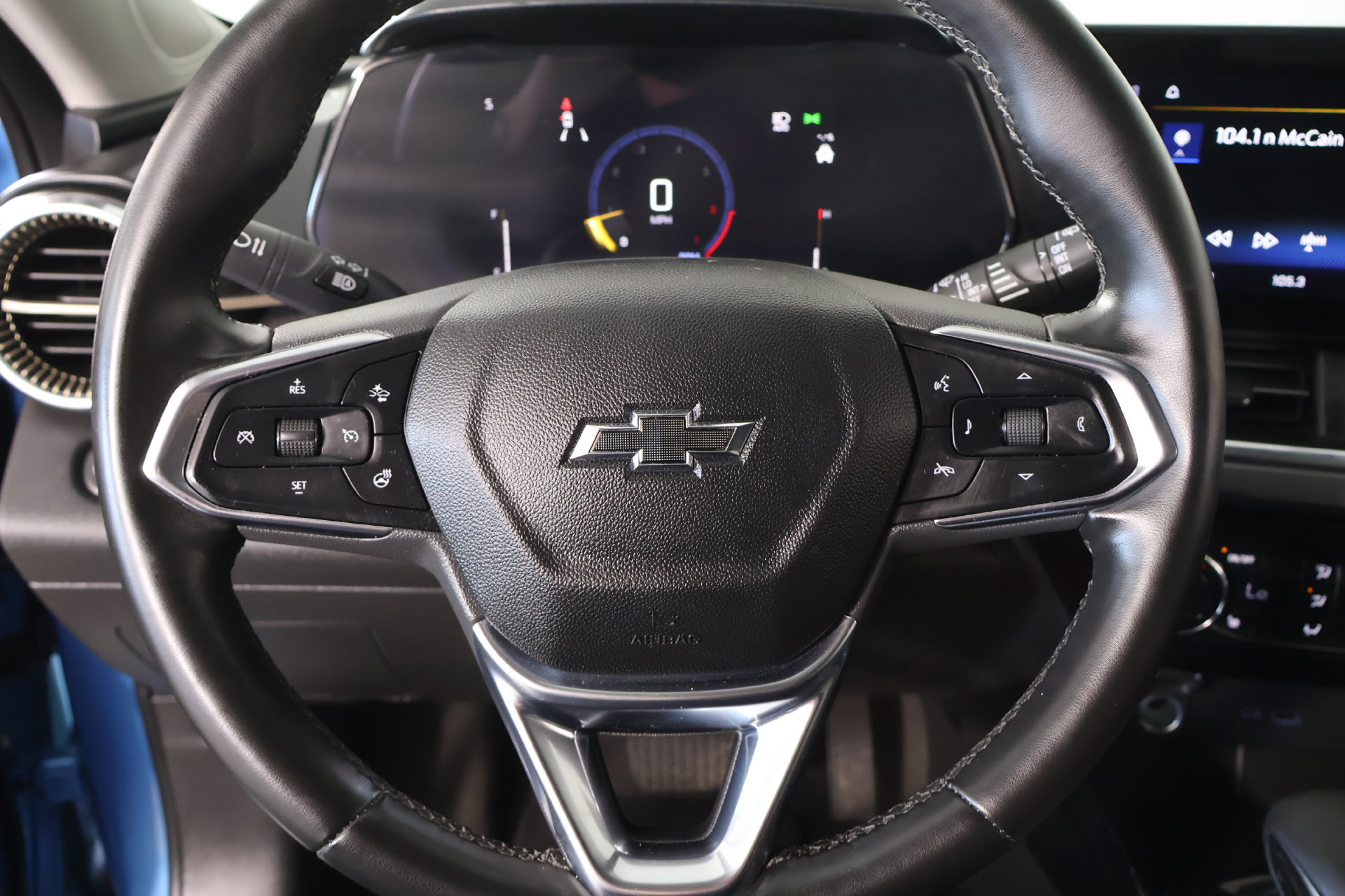 Used 2025 Chevrolet Trax ACTIV FWD image 3