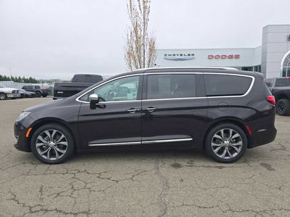 Used 2017 Chrysler Pacifica Limited w/ UConnect Theater Package