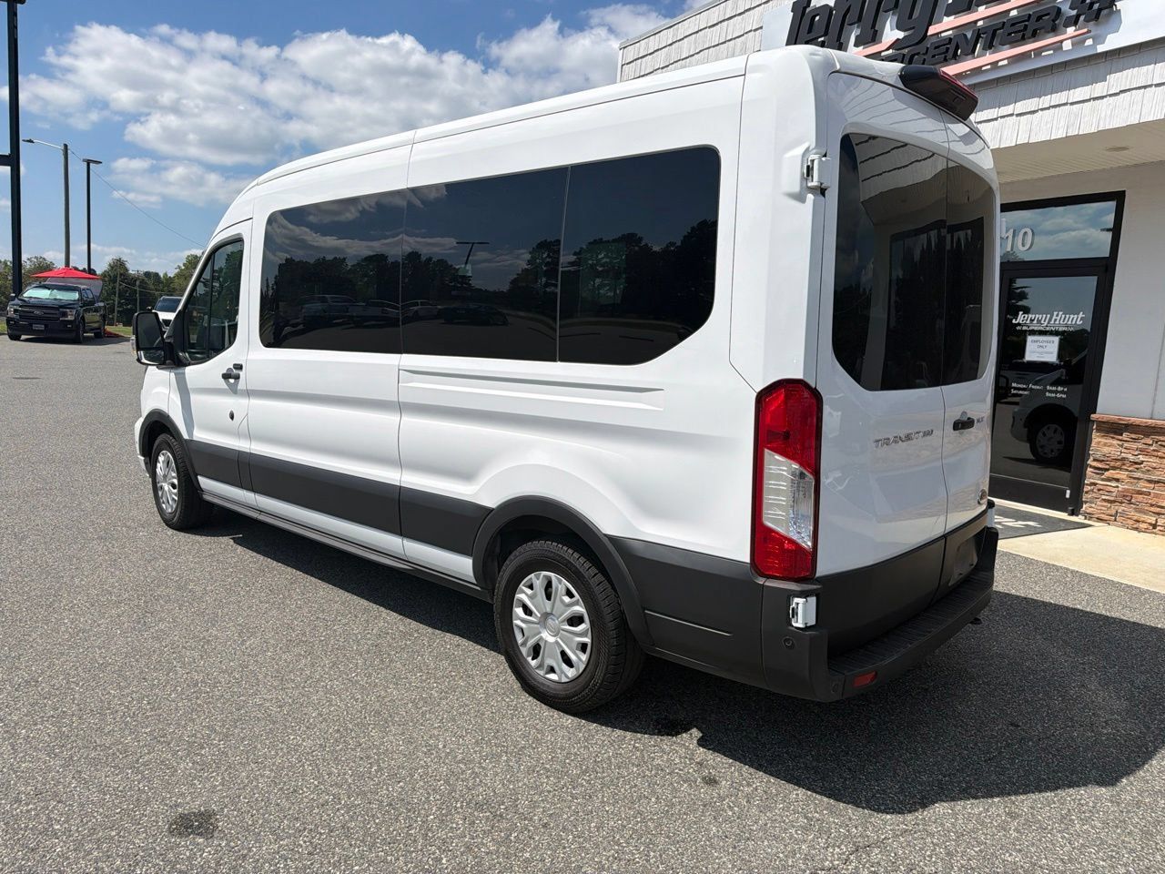 Used 2025 Ford Transit 350 XLT RWD image 5