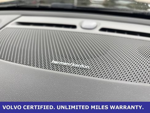 Used 2024 Volvo XC40 B5 Ultimate w/ Protection Package Premier image 22