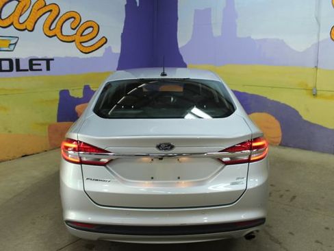 Used 2018 Ford Fusion SE w/ Equipment Group 202A FWD image 7