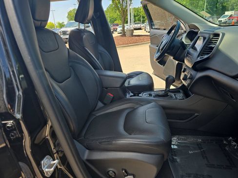 Used 2021 Jeep Cherokee Latitude Lux FWD image 10