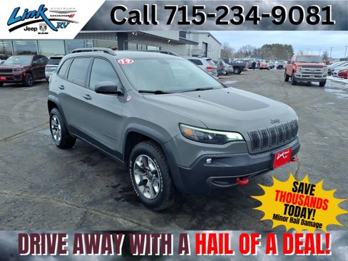 Used 2019 Jeep Cherokee Trailhawk w/ Cold Weather Group AWD/4WD image 1