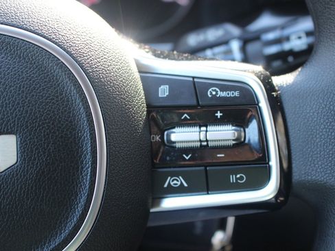 Used 2023 Kia Sorento LX image 22